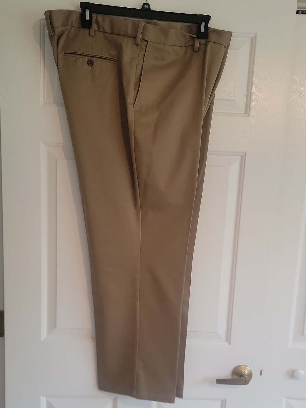 Dockers Signature Khaki Men's Chinos in Khaki Brown, Size 46x 30. Never Worn.